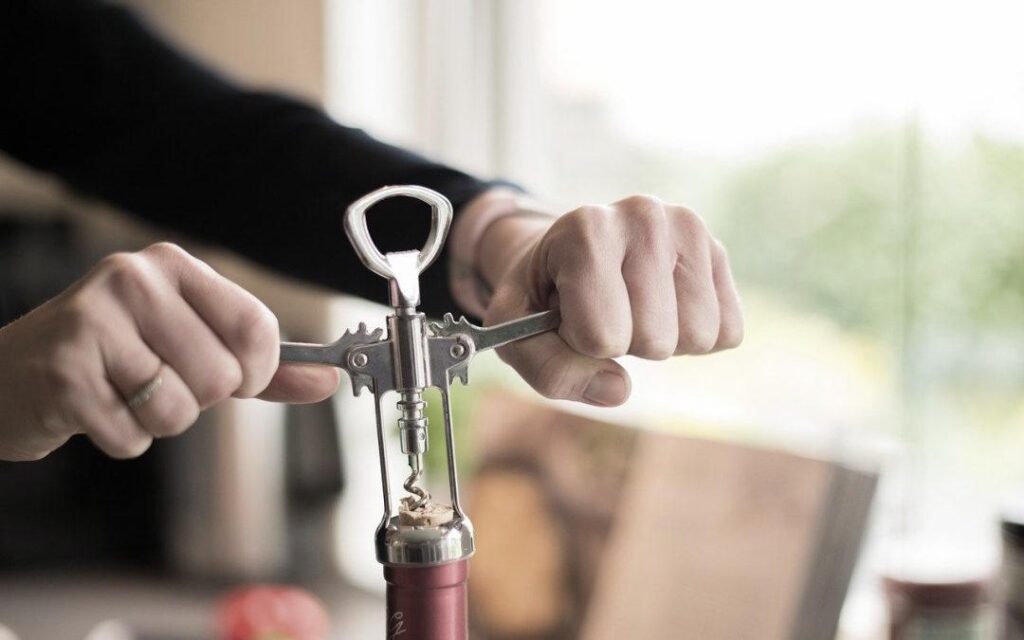 Comment reconnaître un vin bouchonné : 10 conseils utiles